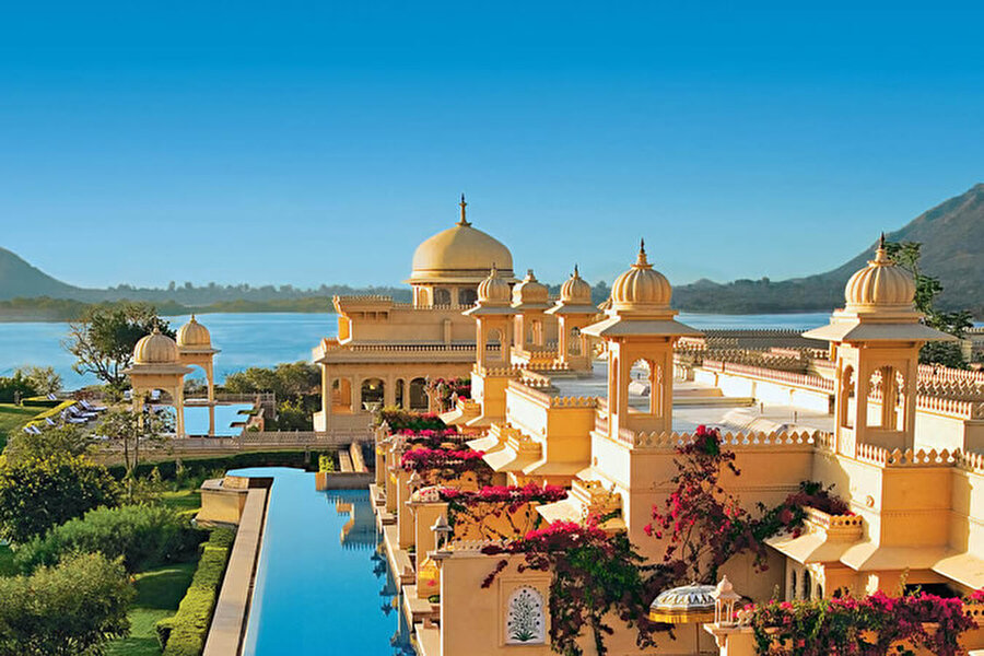The Oberoi Udaivilas - Hindistan

                                    
                                    
                                    Muhteşem doğa, Tac Mahal esintili mimari ve mavinin su şeritleriyle buluştuğu bu harika havuz, Travel + Leisure dergisi tarafından dünyanın en iyisi olarak seçilen otele ait.
                                
                                
                                