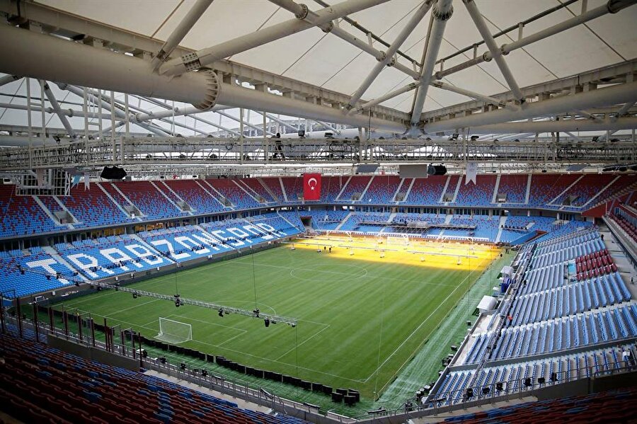  En hızlı ve en teknolojik stadyum olacak

                                    
                                    61CELL gibi özel bir projenin hayata geçirilmesinin hemen ardından Trabzonspor'la yeni stadının Türkiye'nin en teknolojik spor kompleksine dönüştürülmesi için işbirliğine imza atmaktan büyük mutluluk duyduklarını ifade eden Turkcell Genel Müdürü Kaan Terzioğlu, "Trabzonspor'un yeni stadı, Turkcell'in entegre telekomünikasyon hizmetlerinin tümünün tek çatı altında sunulması anlamında çok güzel bir örnek oldu. Türkiye'nin hatta dünyanın en hızlı altyapısını sunan entegre telekomünikasyon şirketi olarak stadı baştan başa üstün Turkcell teknolojisiyle donattık. Trabzonspor'un eşsiz yeni stadına kavuşuyor olması tüm bordo-mavililer gibi bizi de heyecanlandırıyor. Yeni stat, Türkiye'nin en hızlı ve en teknolojik stadına dönüştü. Tüm Trabzonsporlulara ve Türk futboluna hayırlı olsun" dedi. 



Fotoğraf Kaynak: Ertuğrul Baştan



                                
                                