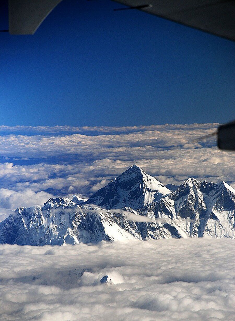 Everest Dağı’nın tepeden görünüşü
