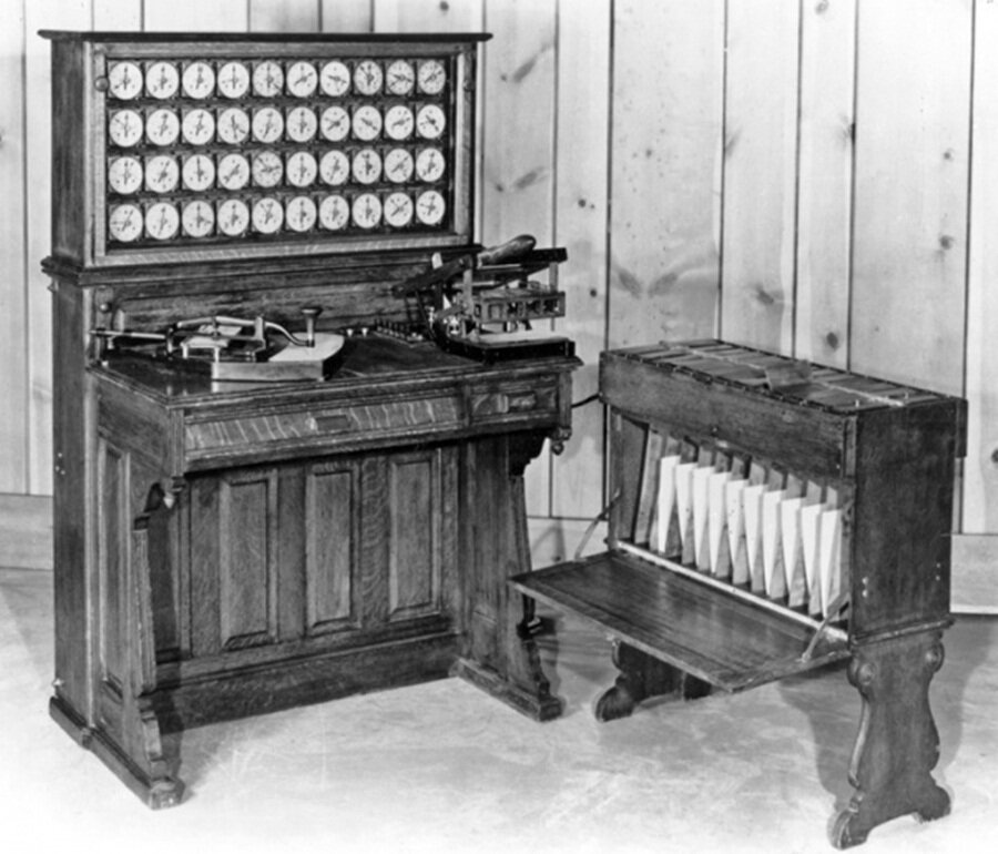 IBM'in ilk ürünü ise büyük ölçekli bir hesap makinesiydi

                                    
                                