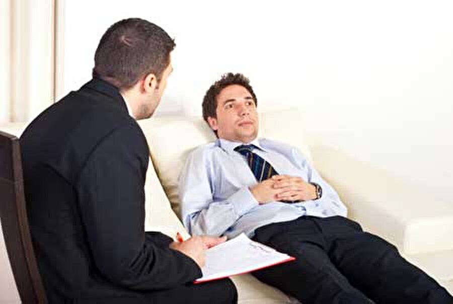 Psikoloji: Şimdi sen mezun olunca psikolog mu olucaksın psikiyatrist mi? Hangisiydi reçete yazan?​
