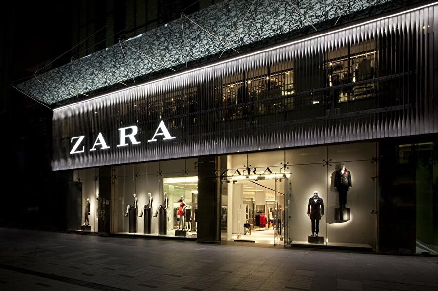 
                                    
                                    1975 yılına gelindiğinde ise İspanya'nın La Coruna şehrinde ilk Zara mağazası açıldı. Mera, o zamanlar Zara'nın bir dünya markası olacağından habersizdi.
                                
                                