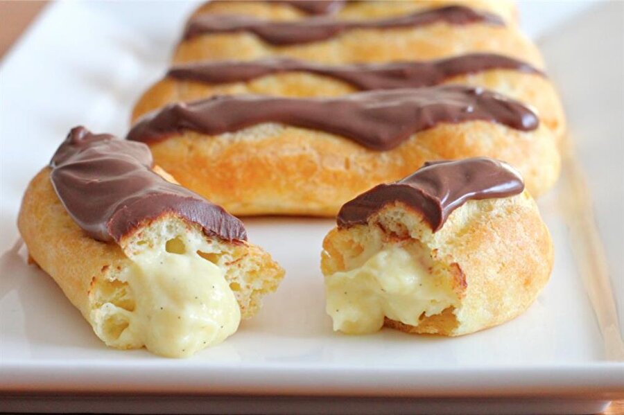 Tatlılar: Waldorf puding, Şartröz jöleli şeftali, Fransız dondurmalı çikolatalı ve vanilyalı ekler

                                    Kaynak: ( Yemek )
                                