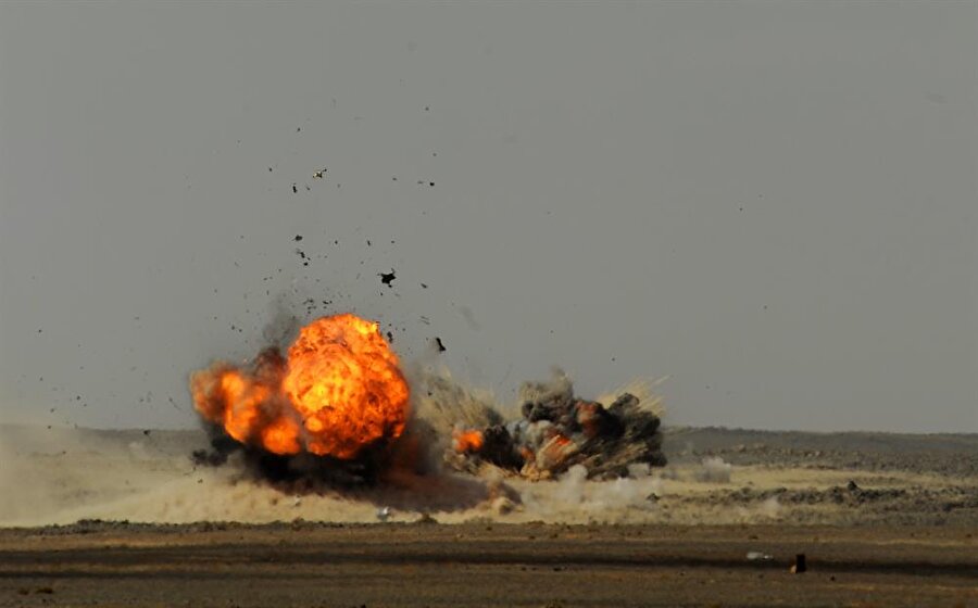 Pakistan'da 0 iken 513 oldu.
ABD'nin Afganistan işgalinden sonra komşu ülke Pakistan'da Taliban ve radikal güçler 513 intihar saldırısında bulundu. ABD bu ülkede kara gücü olarak bulunmasa da hava operasyonlarıyla Taliban'a ve yer yer de sivillere saldırı düzenliyor.