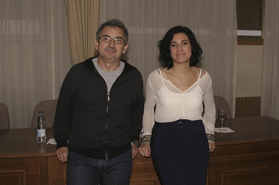 Granada Üniversitesi Deneysel Psikoloji Bölümü’nden Emilio Gómez Milán ve Elvira Salazar López, yalan söylerken beynin ‘insula’ adlı bir bölümünün aktive edildiğini tespit etti.

                                    
                                