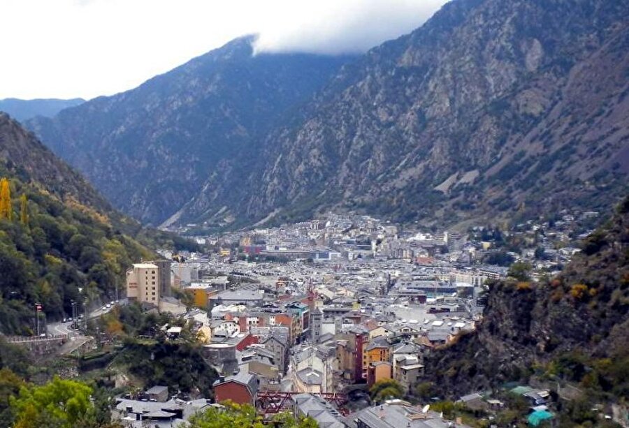 Andorra
Ortalama Yaşam: 82
