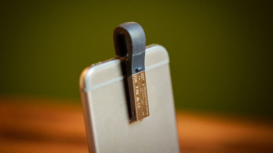 En iyi yardımcı: Sandisk iXpand

                                    
                                    
                                    
                                    Özellikle 16GB depolama alanına sahip iPhone'ların en büyük sorununun hafıza olduğunu biliyoruz. 16GB hafızanın 4GB'a aşkın kısmını sistem dosyaları harcıyor ve kullanıcılara 11GB'lık bir alan kalıyor ki o da kısa süre içinde tükeniyor. İşte Sandisk bunun için oldukça kullanışlı bir USB geliştirdi. Bir ucu lightning, diğer ucu USB olan bu bellek, hafıza sorununu ortadan kaldıracak gibi görünüyor.

Sandisk iXpand 160 TL'den başlayan fiyatlarla satılıyor. 


                                
                                
                                
                                