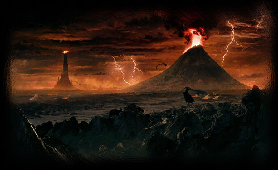 Mount Doom: Hüküm Dağı

                                    
                                    
                                    
                                    
                                    Mordor'da Gorgoroth yaylası üzerinde bulunan volkanik bir dağdır. Sauron, bu dağın alevleri üzerinde Yüzük'ü dövdü. Sauron kendini gizlemediği sürece alev püskürtmeye devam eden dağın zirvesinde geniş bir krater bulunur. Dağ çok yüksek olmasa da yaylada tek başına yükselir. Kıyamet Dağı, Ateş Dağı, Kızgın Dağ diye de anılır. Orta dünya'ya alev püsküren bu dağın hükmü, Sauron yeniden toprağa karışıncaya kadar sürmüştür.

                                
                                
                                
                                
                                