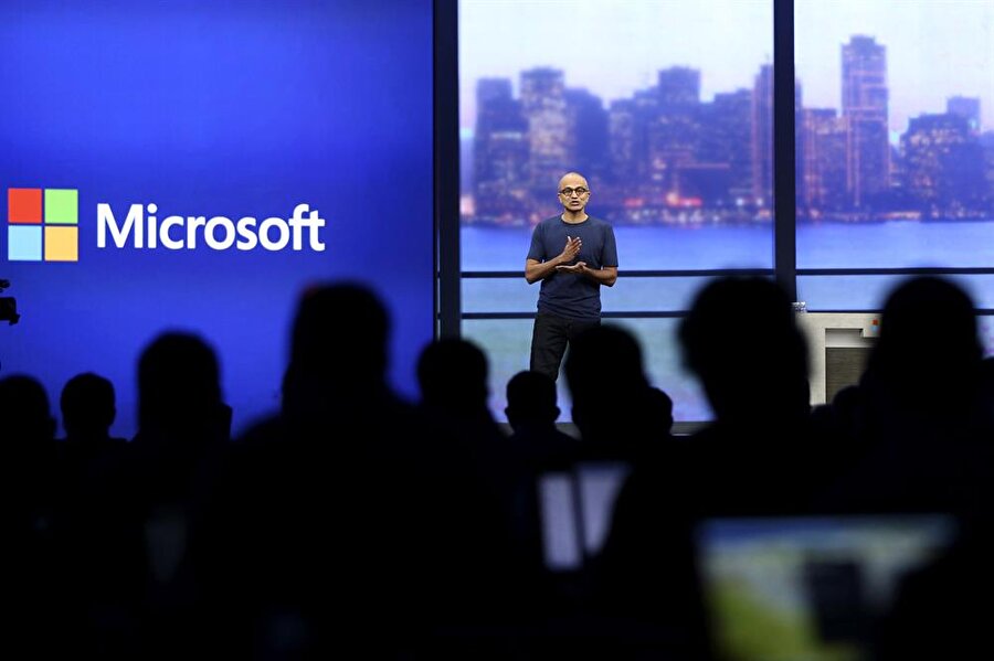 1 trilyon dolar değerine ulaşmak için Microsoft'un hisse fiyatını iki katına çıkarması gerekiyor ve ayrıca bunun için de şirket, LinkedIn'deki mevcut 433 milyon abonesini 2020 yılına kadar 700 milyona çıkarmak zorunda.