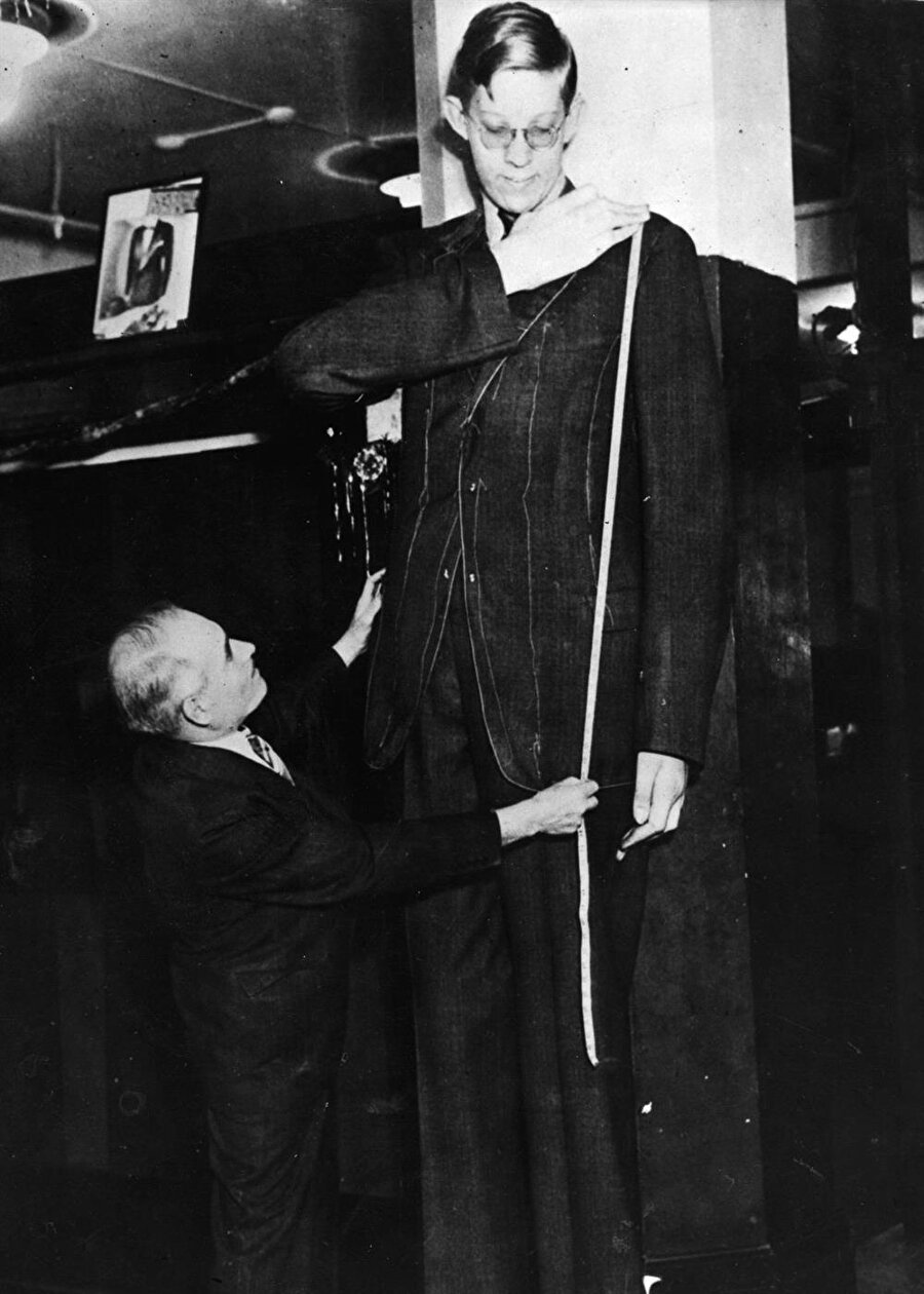 Wadlow’un son boy ölçümü ölümünden 18 gün önce doktorlar tarafından yapılmış ve boyunun 2 metre 72 cm olduğu kayırlara geçti.

                                    
                                    
                                    
                                
                                
                                