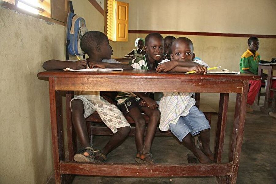 Gine-Bissau

                                    Nüfus: 1.630.000 
Okuryazarlık oranı: % 54 

                                