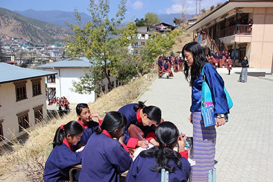 Bhutan

                                    Nüfus: 725, 296 
Okuryazarlık oranı: % 47 

                                