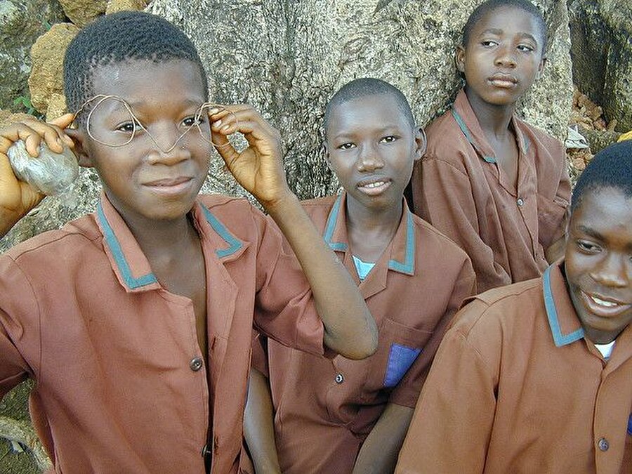 Sierra Leone

                                    Nüfus: 5.490.000 
Okuryazarlık oranı: % 43.3 

                                