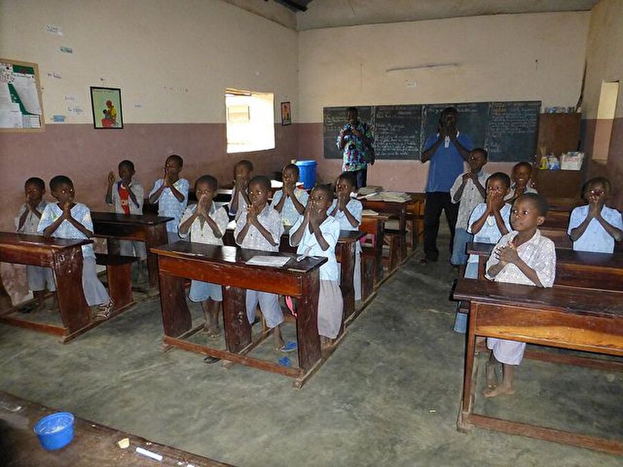 Benin

                                    Nüfus: 9.880.000 
Okuryazarlık oranı: % 42 

                                