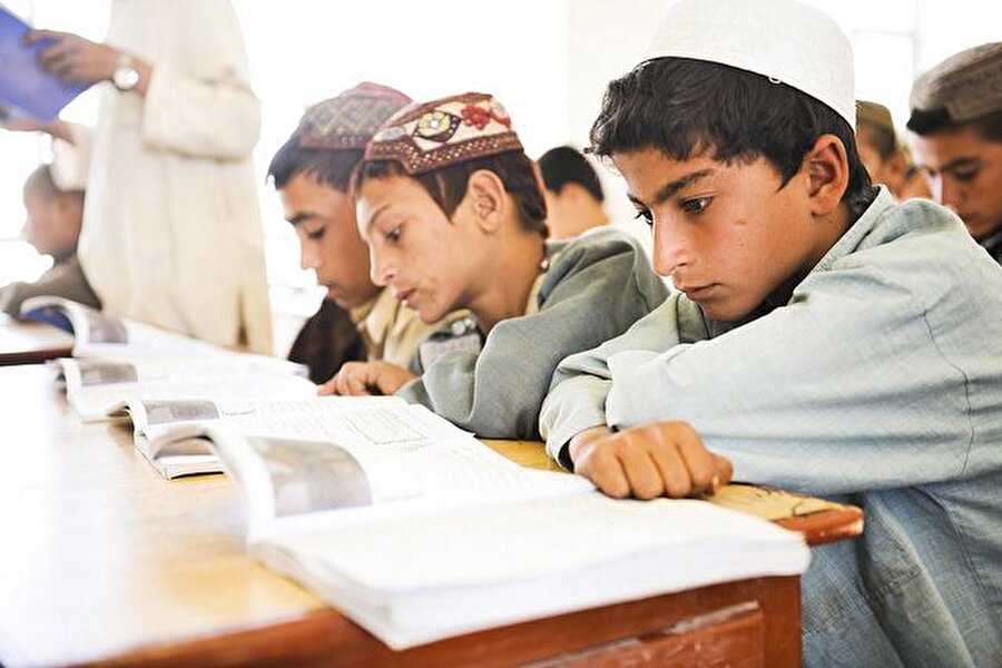 Afganistan 

                                    Nüfus: 30.400.000 
Okuryazarlık oranı: % 28,1 

                                