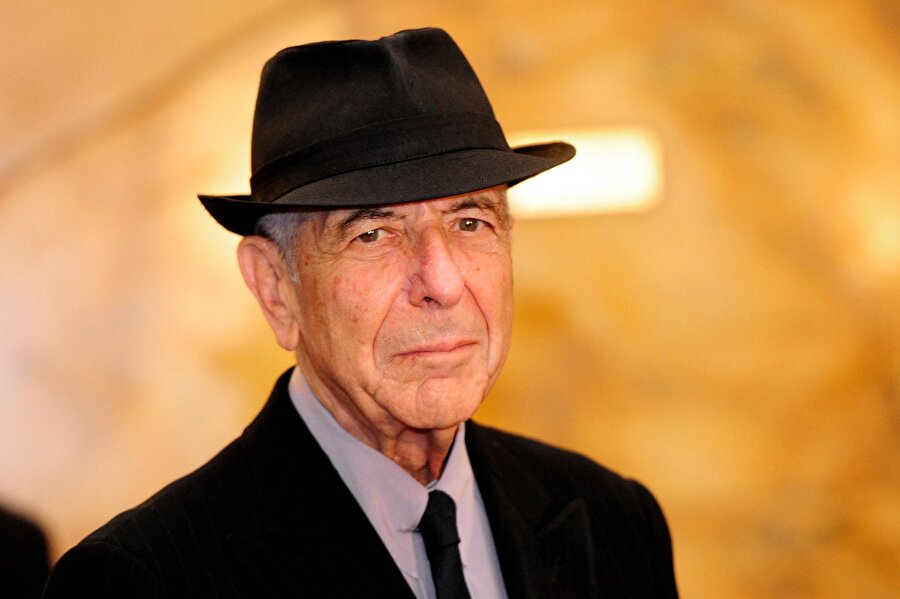 Leonard Cohen

                                    
                                    
                                    
                                    
                                    Geçenlerde kaybettiğimiz Leonard Cohen kariyerine yazar olarak başlamıştı. İlk müzik albümünü 33 yaşında çıkardı. (Üstelik başarılı da olmadı:)
                                
                                
                                
                                
                                
