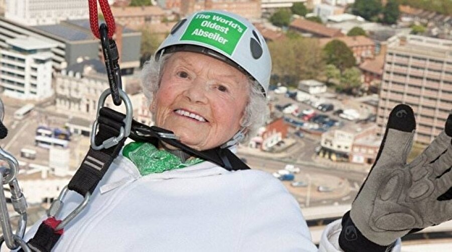 Daring Doris
100 yaşındaki Doris, bungee jumping yapan en yaşlı kadın ünvanı ile adını rekorlar kitabına yazdırmış.