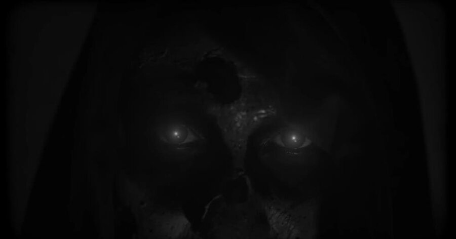 Perde Ayn-ı Cin
Ediz Günay'ın senaryosuna imza atıp yönetmenliğini üstlendiği Perde Ayn-ı Cin, gözünden bir operasyon geçirdikten sonra, önceden göremediği varlıkları görmeye başlayan Okan'ın hikâyesini anlatıyor.