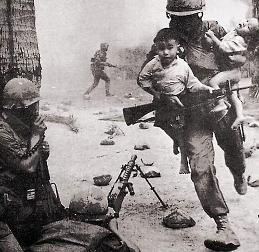 Vietnam Savaşı döneminde çocuklar
