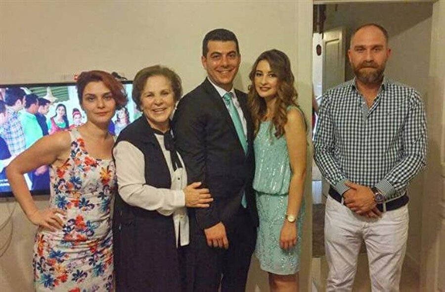 7 aylık nişanlıydı
Mustafa Sezgin Seymen ve Sezen Arseven geçtiğimiz Mayıs ayında nişanlandı.