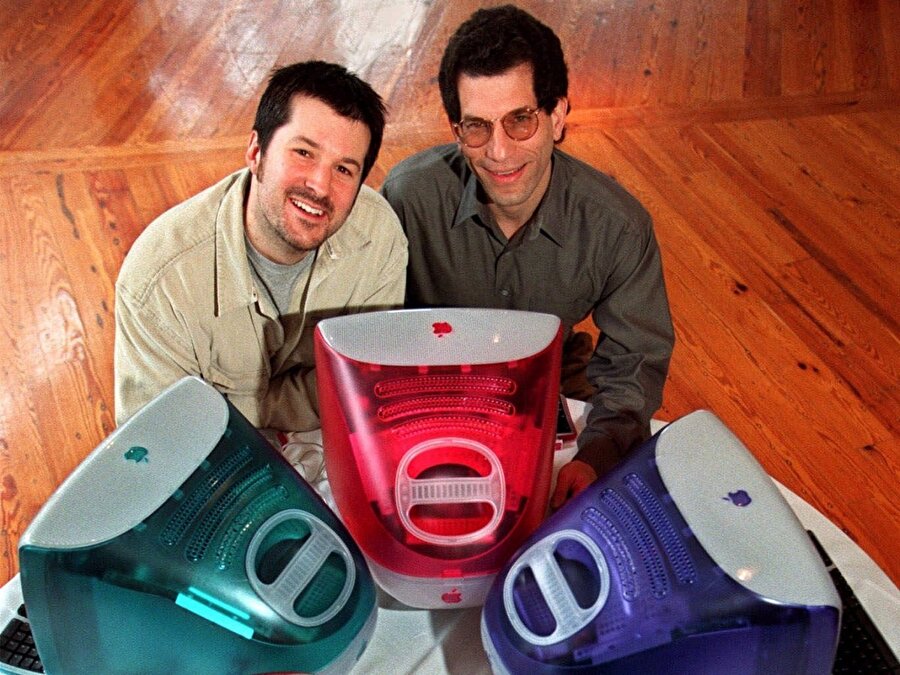 Birçok farklı renkte satışa sunulan iMac, "bilgisayar" tanımını baştan yazdı. Hatta ilk beş ayda 800.000 adet satarak rekor kırdı.  

                                    
                                    
                                    
                                    
                                    
                                    
                                    
                                    
                                    
                                
                                
                                
                                
                                
                                
                                
                                
                                