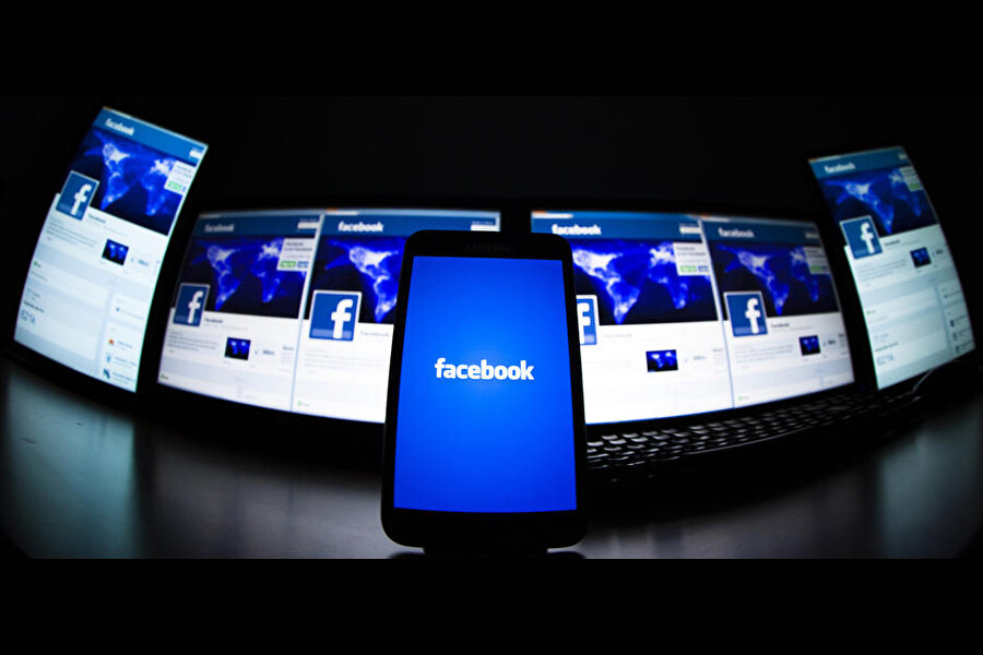 Facebook. 2004 yılında kurulan şirket en başta üniversite öğrencilerine hizmet eder bir pozisyondaydı. 2006 yılında tüm kullanıcılara açılan platform herkes tarafından çok beğenildi. Öyle ki Facebook bugün dünyanın en popüler ve en fazla kullanıcıya sahip sosyal medya platformu. 

                                    
                                