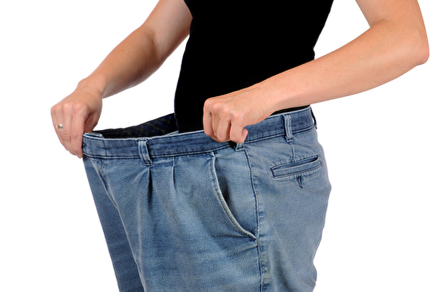 Aşırı kilo kaybı 

                                    
                                    Diğer bir önemli belirtisi de kilo kaybıdır; Bu hastalığa sahip olan kişilerin iştahı normaldir, ancak kilo kaybederler.
                                
                                