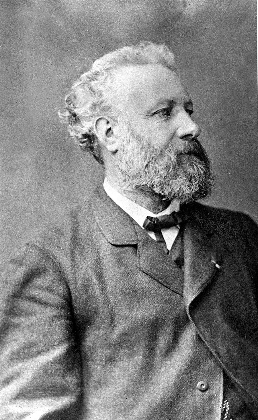 1828’de dünyaya geldi
8 Şubat 1828 yılında Fransa'da dünyaya gelen Jules Verne yazdığı hikayelerle hafızalara kazınmıştır.