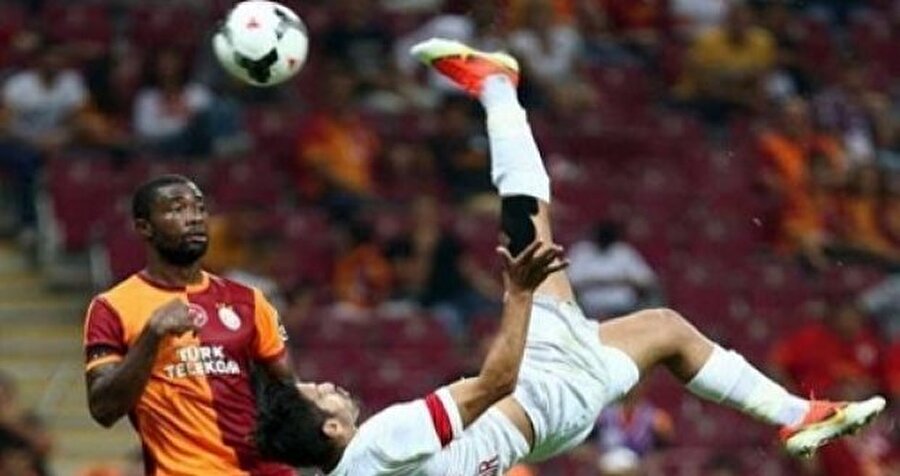 Muhammet Demir - Chedjou
Jan Durica'nın yanına tecrübeli bir isim arayan Trabzonspor'a Galatasaray'dan sürpriz bir teklif geldi. Mehmet Ekici'de mutlu sona ulaşamayan Aslan, bu kez Muhammet Demir için Trabzon'un kapısını çaldı.
Yönetim ise bu teklife “Chedjou artı 1 milyon Euro verin, karşılığında Muhammet'i alın” karşılığını verdi.
Galatasaray'ın Trabzon'un Muhammet'e karşılık yaptığı teklifi değerlendirmeye aldığı ve düşünmek için süre istediği ifade edildi. Kaynak : Habertürk