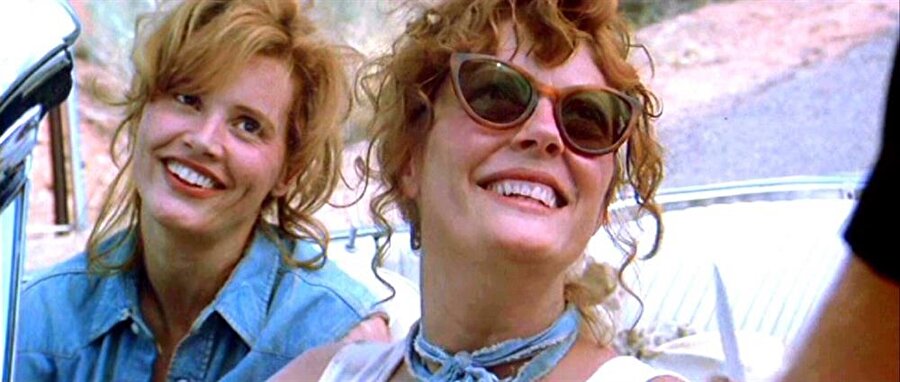 Thelma ve Louise

                                    1991 yapımlı filmde iki genç kadının yola çıkma hikayesini anlatılmaktadır. Louise arkadaşı Thelma'yı gaza getirir ve muhteşem bir yolculuğa çıkarlar.
                                
