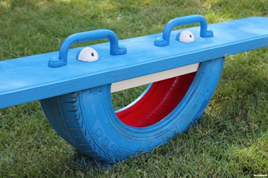 Parka ne gerek var!
Eski bir araç lastiğiyle çocuğunuza eğlenceli bir alan oluşturabilirsiniz. 