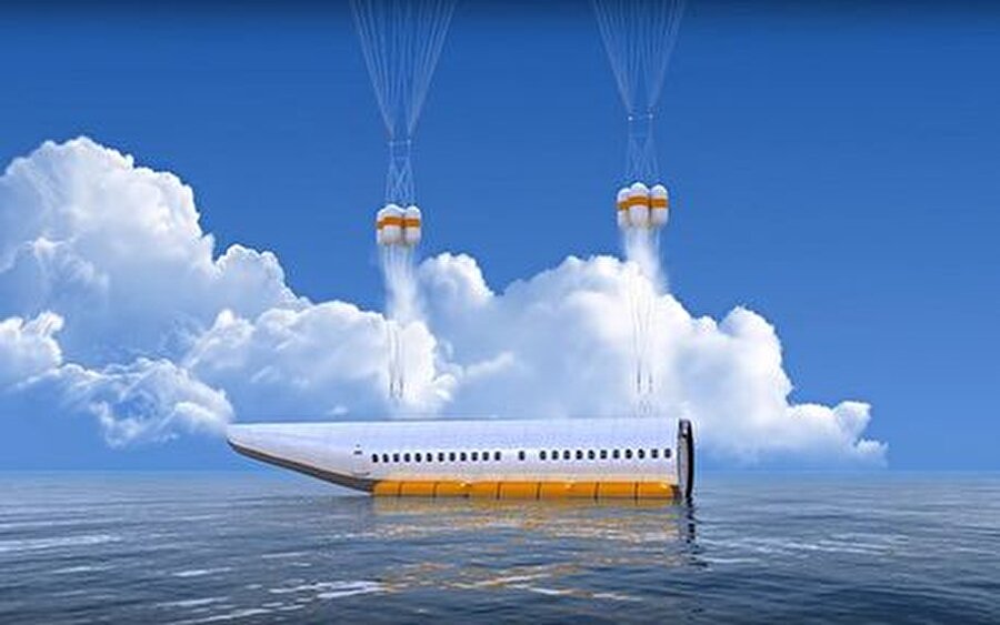 Uçaktan ayrılan yolcu kabininin indiği bölgenin deniz veya okyanus olması durumunda ise kabinin altında şişme botlar açılıyor.