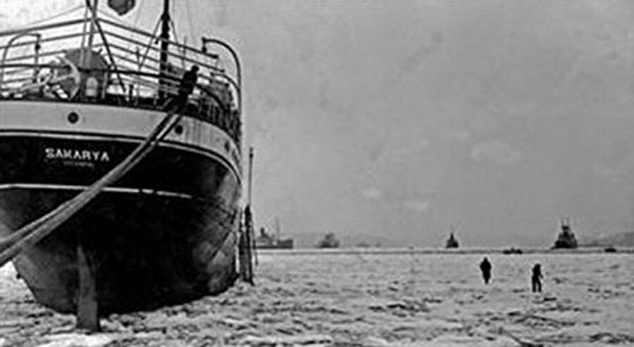 Günler geçtikçe buzlar ilerledi; Üsküdar, Haydarpaşa derken Marmara Denizi’ne geçmeye başladı.

                                    
                                