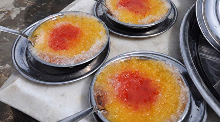 Karsambaç
Pekmez ya da balın karla karıştırılmasıyla yapılan geleneksel tatlılardan biridir.