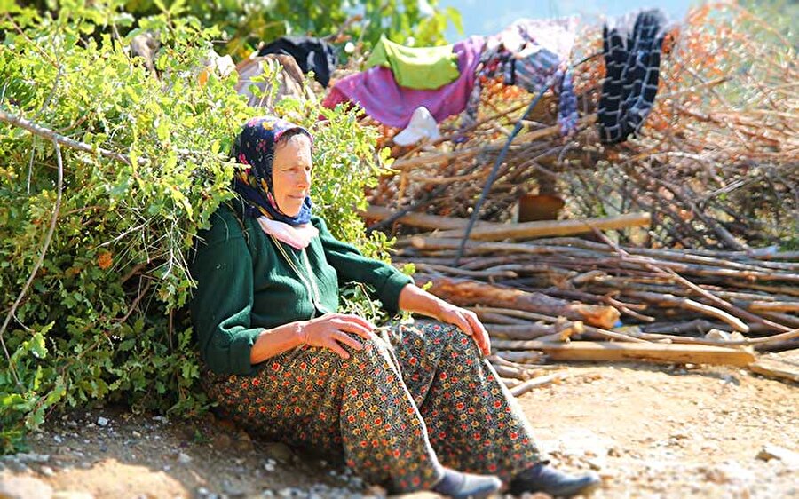 Fotoğraf tutkunları köyü ziyaret ediyor 

                                    
                                    
                                    
                                    
                                    Köy, yılın bazı dönemlerinde fotoğraf tutkunlarının akınına uğruyor. Bölgeye gelen kişiler, kendi haline bırakılan ve hayalet şehri andıran köyün bir çok noktasını görüntüleyerek tanıtımını yapıyor.
                                
                                
                                
                                
                                