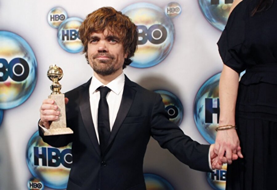 Peter Dinklage
1,35 boyundaki Peter Dinklage'nin Taht Oyunları dizisiyle "En iyi yardımcı erkek oyuncu" dalında iki Emmy Ödülü bulunuyor. Ünlü oyuncu, aynı dalda bir de Altın Küre Ödülü'ne sahip.