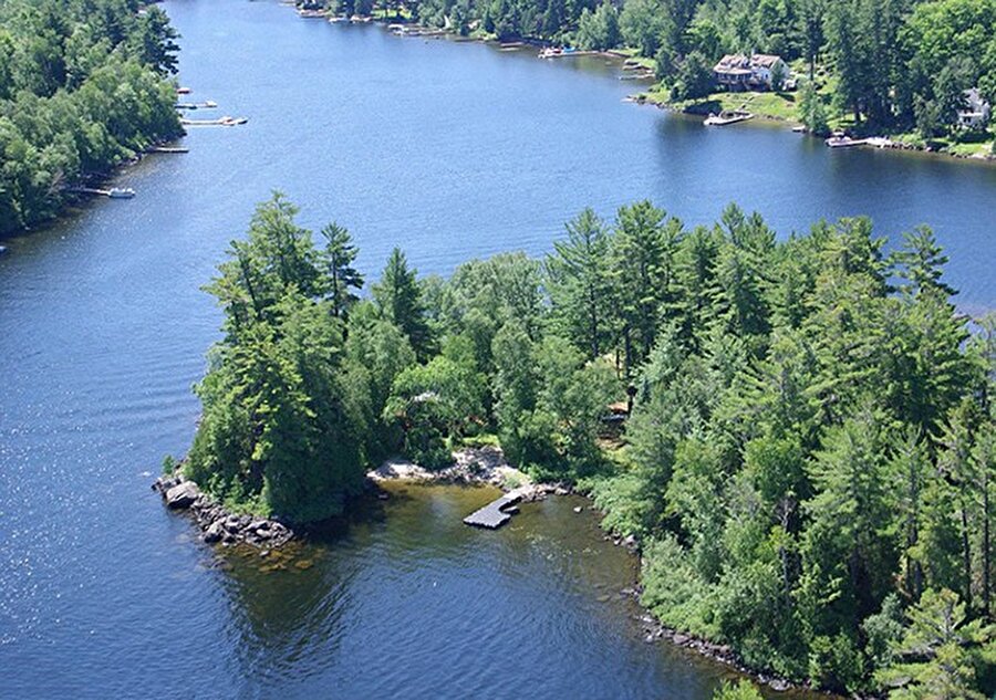"Kalp şeklinde ada"

                                    
                                    Kanada'nın Quebec bölgesinde bulunan kalp şeklindeki coğrafyasıyla dikkat çeken ada, 2014 yılında satışa sunuldu.
                                
                                