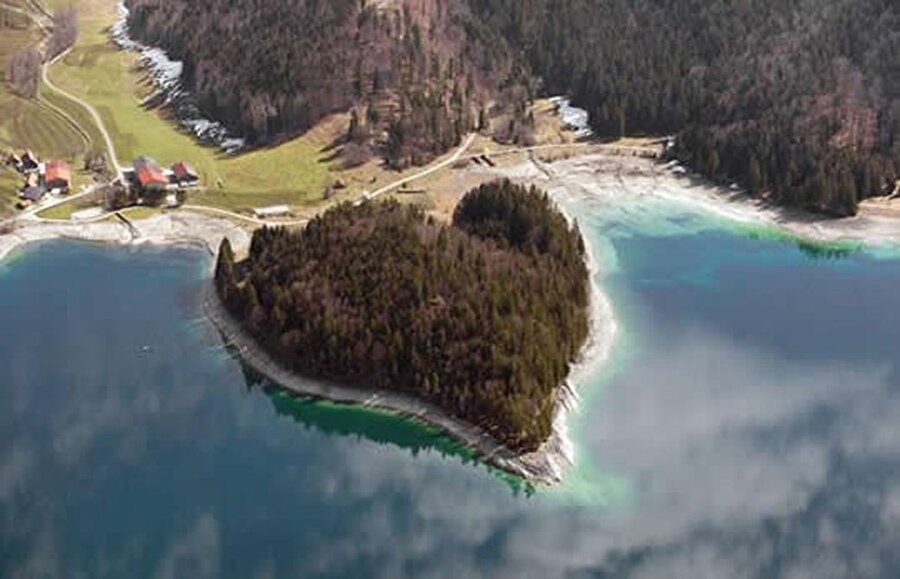 Almanya'nın kalp adası

                                    
                                    Diğer kalp şeklindeki ada Almanya'nın Walchensee kentinde bulunan yarım ada.


                                
                                