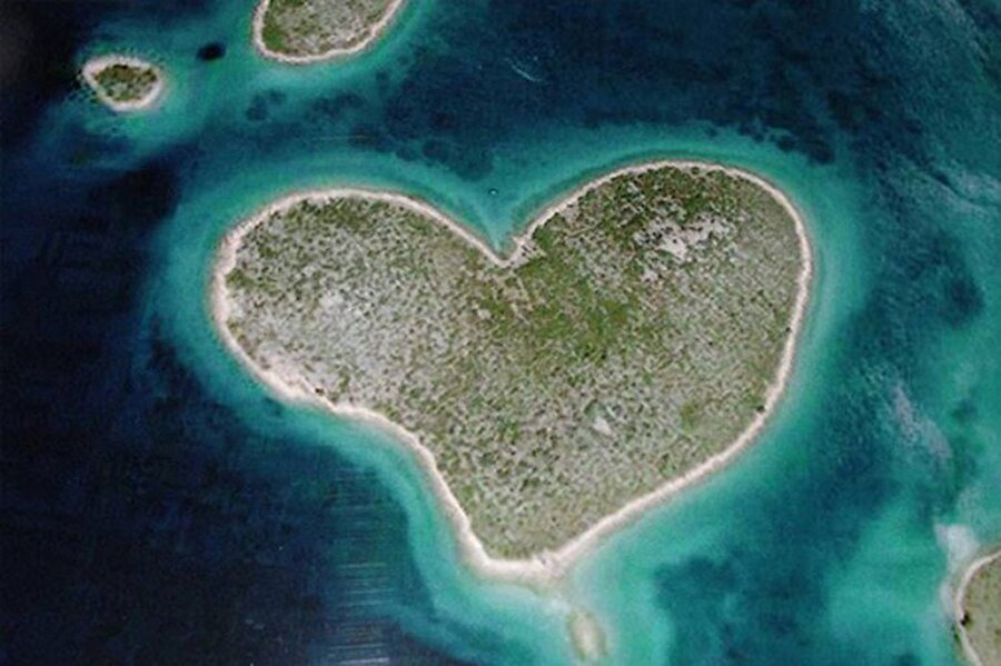 Sevgililer Günü Adası

                                    
                                    Hırvatistan'a bağlı Galesnjak Adası “Sevgililer Günü Adası” olarak anılma özelliğini taşıyor.
                                
                                