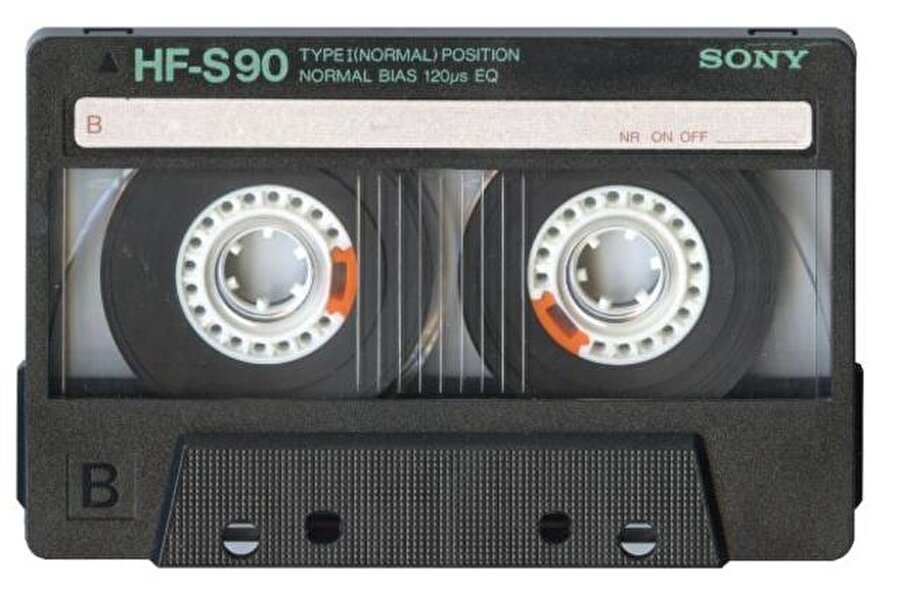 Kaset

                                    Eskiden cd değil kaset doldururmuş gençler sevdiğine sevdiğini anlatmak için şimdilerde sadece tatlı anılar olarak filmlere senaryo konusu olan kasetler...
                                