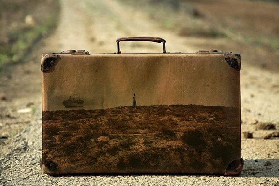 Tahta bavul

                                    Şimdiki gibi çeşitleri olmayan tahta bavullar şimdilerde yapılan koleksiyonları saklamak için uygun olabilir.
                                