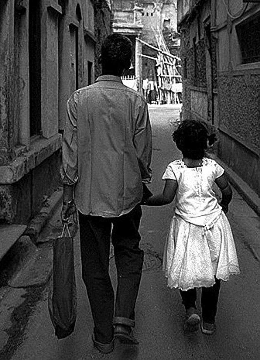 Tuttuğu takımın maçını gördüğünüzde, sevdiği bir yazarın bir kitabını ya da en sevdiği şarkı çaldığında gözlerinizin dolması.