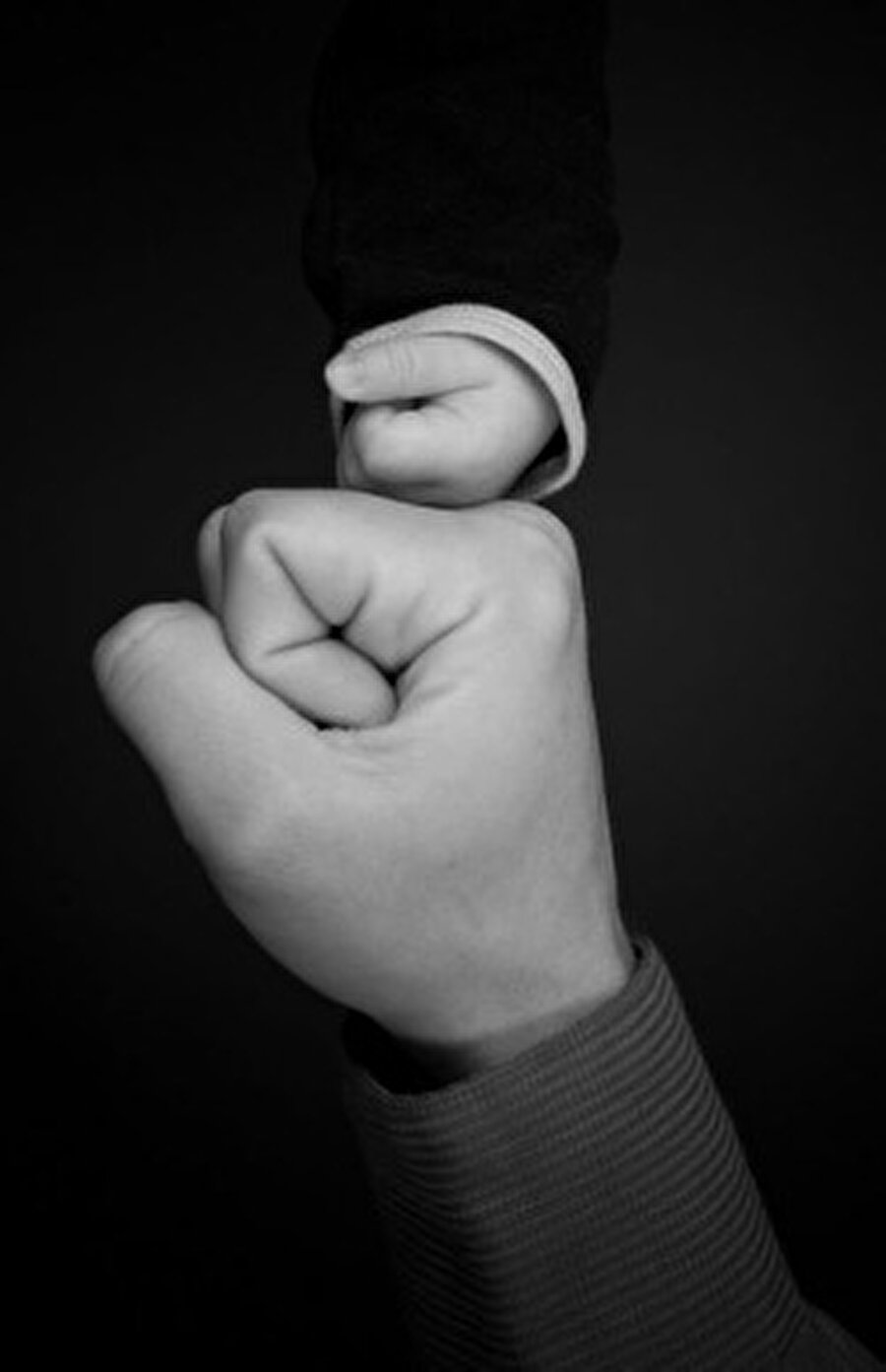 Yaşınız ilerledikçe daha dikkatli yaşamaya başlarsınız. Başınızda babanızın olmaması durumu bulunduğunuz toplum itibariyle en ufak bir başarısızlığınızda, hatanızda yüzünüze vurulacak ilk şeydir çünkü.