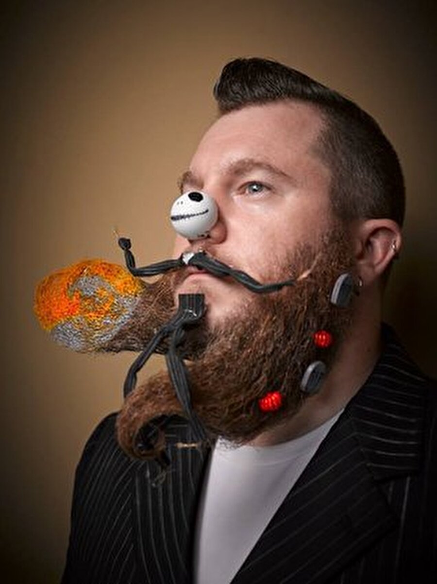 Странный человек кратко. Необычные стрижки бороды. Креативная борода. Необычная борода. Странные стрижки бороды.