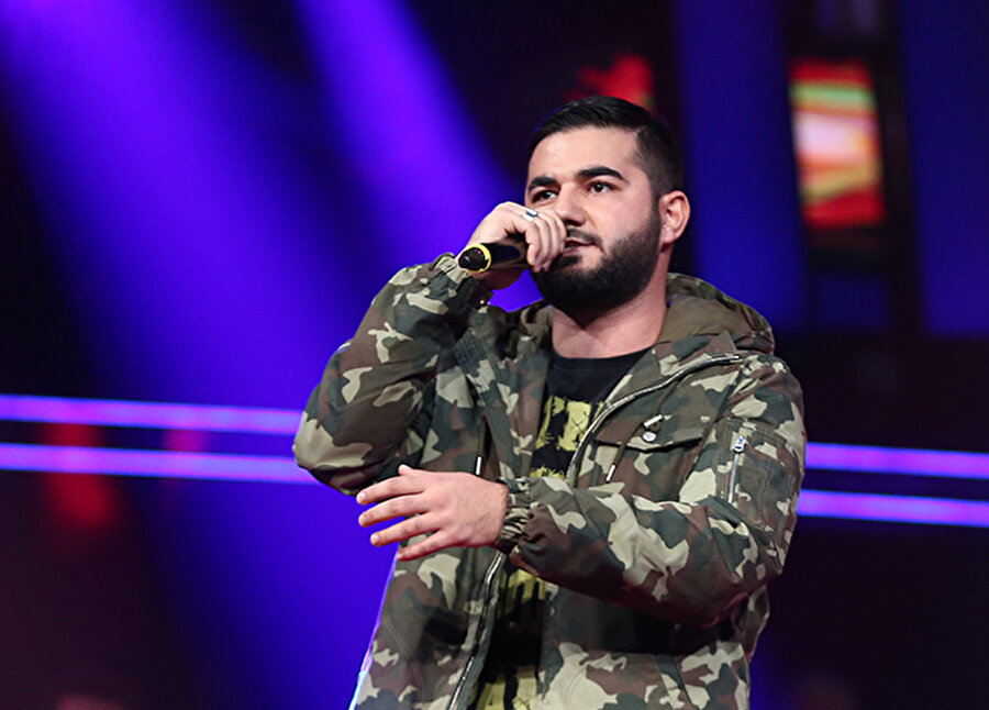 1987 yılında dünyaya gelen Aydemir, rap müziğine gönül vermiş fakat meslek olarak çok farklı bir yön seçmiş: "Gassal".

                                    
                                