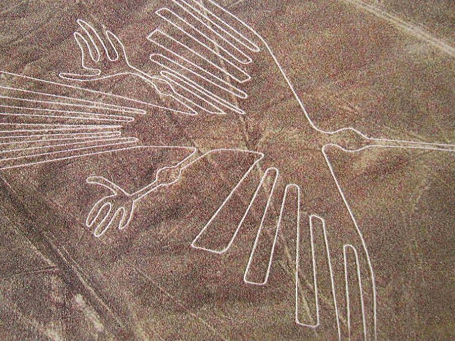 Nazca İşaretleri

                                    
                                    Peru'da bulunan Nazca bölgesinde bulunan anlamsız çizimler 1920 yılında bir uçak seyahati sırasında fark edildi. Bu çizimlerin arasında; maymun, pelikan kuşu, insan benzeri canlı figürü bulunuyor. Ne amaçla yapıldığı bilinmeyen çizimlerin bulunduğu yerde yağışın olmaması bu çizimleri yıllarca korumuş. Burada da oklar uzaylıları gösteriyor. Ne dersiniz?
                                
                                