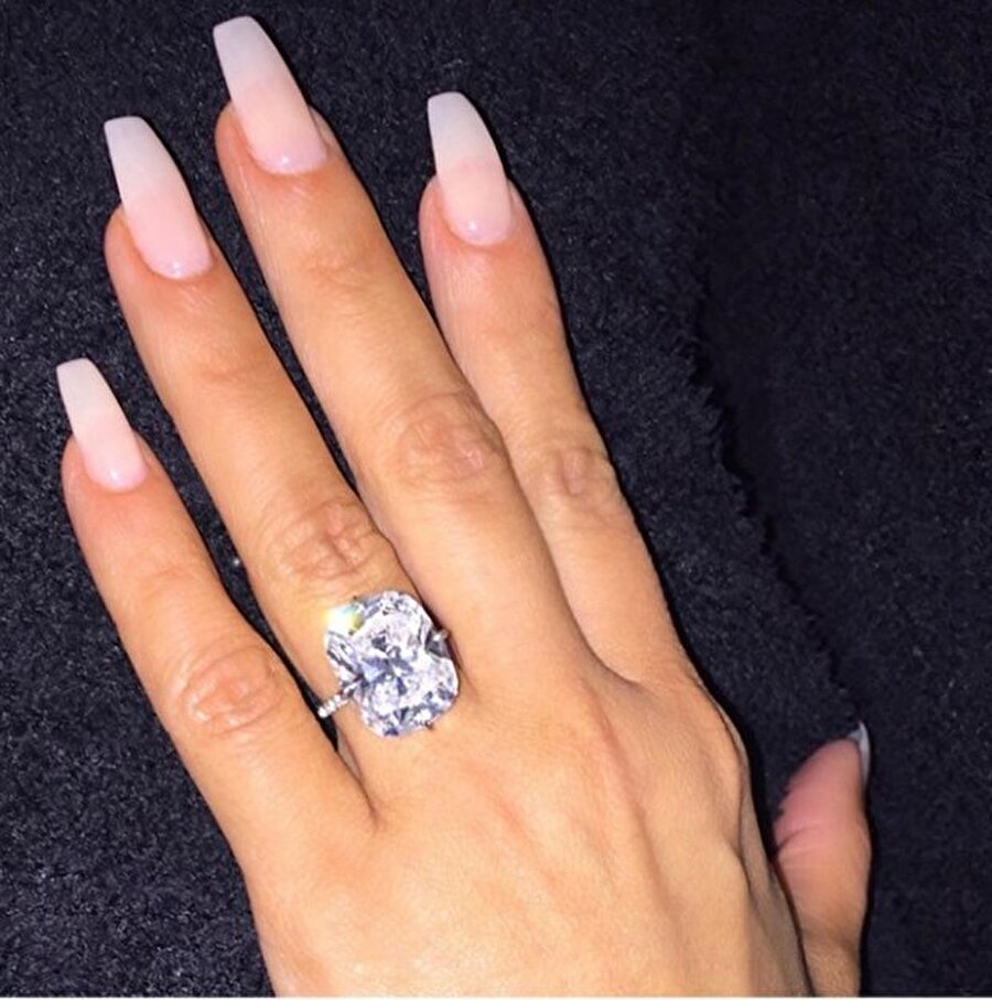 Evlilik yüzüğü geri gelecek
İki kardeşin en azından Kardashian'ın 5 milyon dolarlık evlilik yüzüğünü geri getirmeye yardımcı olabileceği söyleniyor.