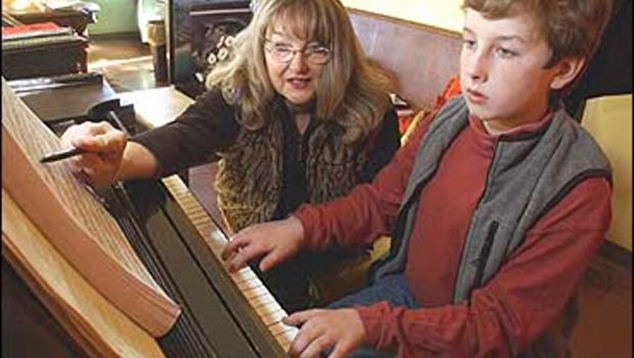 Piyano çalmaya başladı

                                    3 yaşında piyano çalmaya başlayan dahi çocuk Brandenn Bremmer henüz 10 yaşındayken liseden mezun oldu.
                                