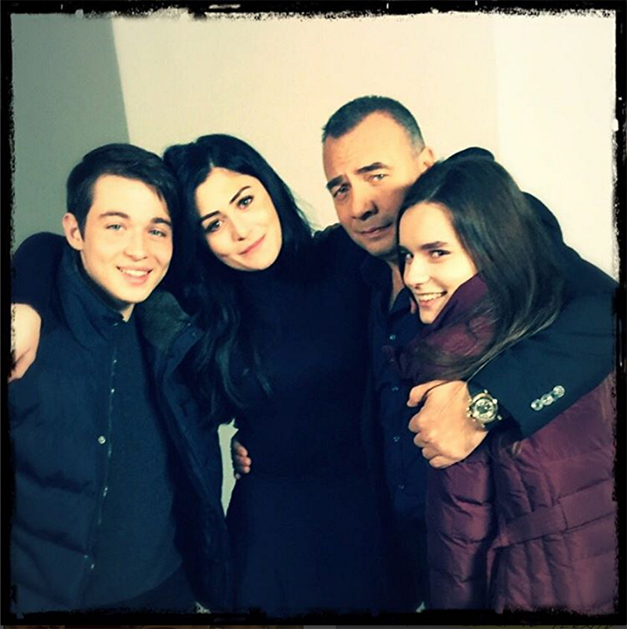 Annesi rolündeki Deniz Çakırın da sosyal medya hesabından duyurduğu yarışma; "Fışkıran Sabun Köpüğü" adını taşıyor.

                                    
                                