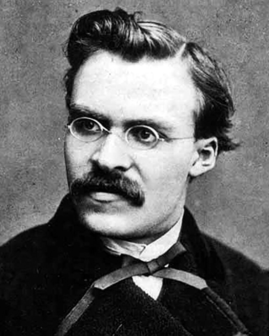 Friedrich Nietzsche 
Filozof, kültür eleştirmeni, şair ve besteci... 
Modern kültür, felsefe alanında eleştirel tarzda yazılarıyla ünlüdür.